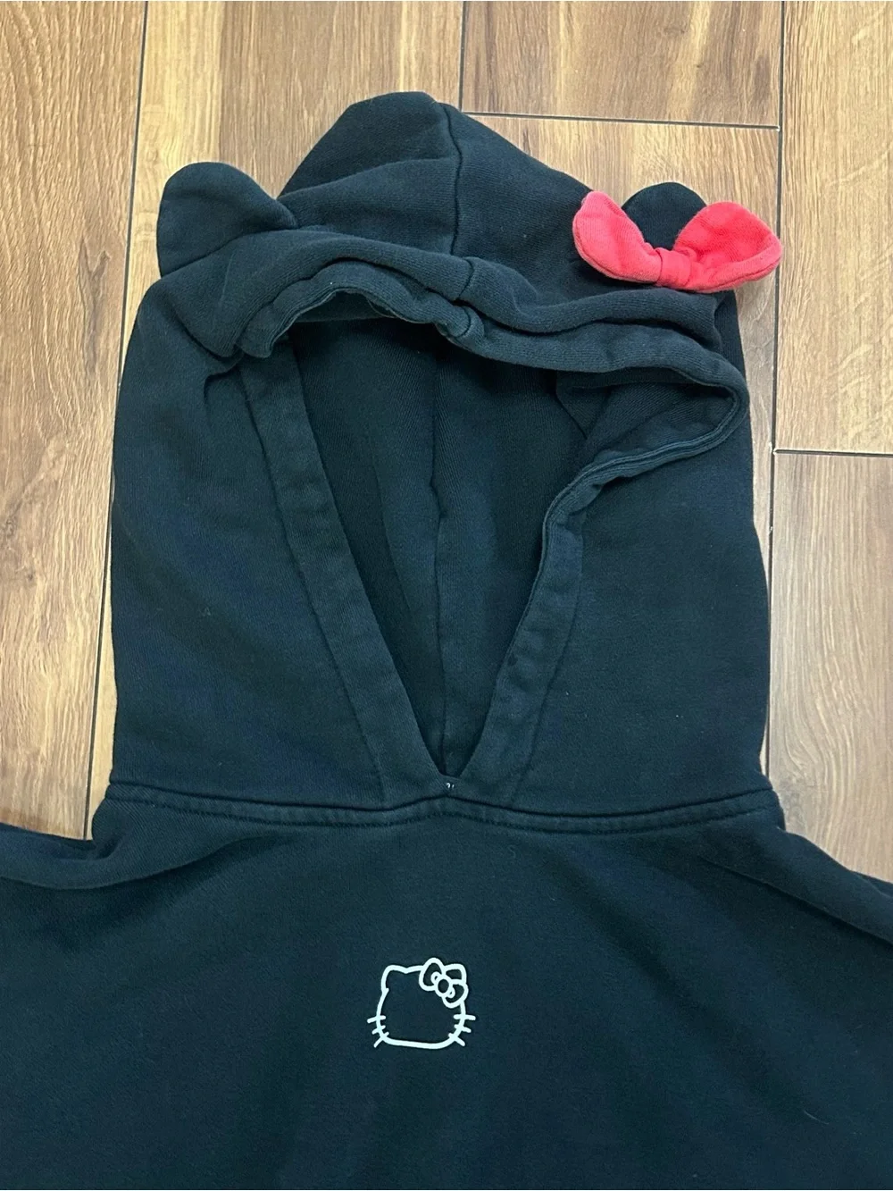 Hello Kitty black cropped